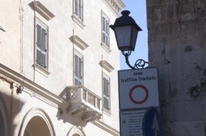 sassari ztl sospesa
