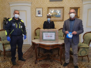 Consegna mascherine e tute Cina sassari