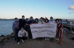 migranti sardegna spiaggia