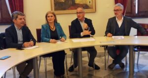 l'assessore laura useri e il sindaco nanni campus