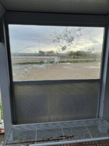 foto pensilina platamona vandalizzata