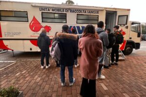 studenti in attesa di donare