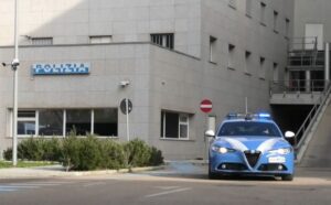 polizia-volante-in-uscita-dalla-questura