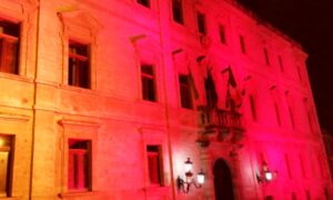 Palazzo-Ducale-si-tinge-di-rosso
