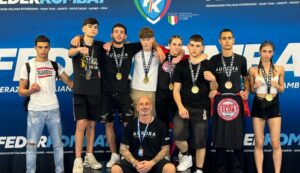 Gli atleti sassaresi con Angelo Tarantini
