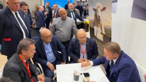 Il ministro Lollobrigida con presidente e soci del Consorzio